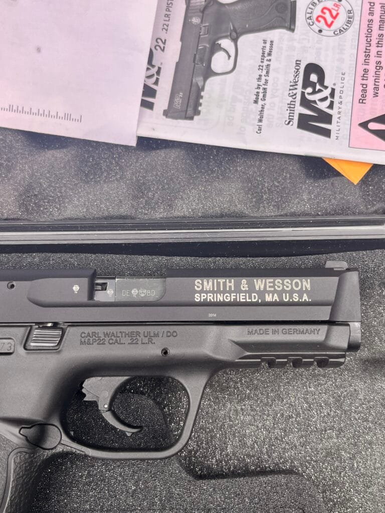 Pistolet S&W Smith & Wesson MP22 kaliber .22LR — zdjęcie 4 z 6
