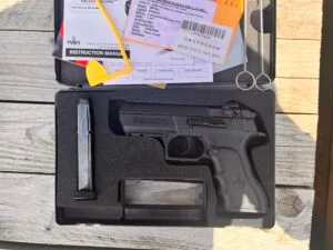 Pistolet IWI Jericho 941 Baby Desert Eagle kaliber 9 mm, stan bardzo dobry, z oryginalnym pudełkiem.