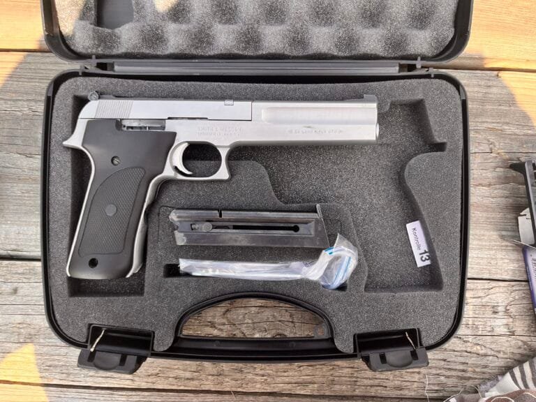 Smith & Wesson 2206 | .22LR | Bardzo dobry stan — zdjęcie 2 z 2