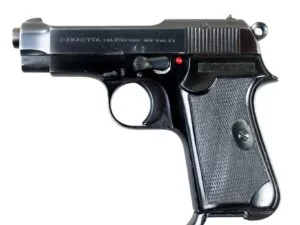Pistolet Beretta Mod. 1935 kaliber 7,65 mm, klasyczny model z 1961 roku, w pełni sprawny z drobnymi śladami użytkowania.