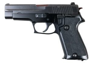 Pistolet SIG Sauer P220 kaliber 9 mm Steyr, niemiecka konstrukcja w bardzo dobrym stanie.