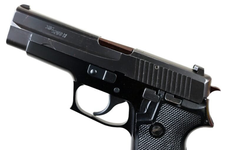 SIG Sauer Model P220 | 9 mm Steyr | Stan dobry — zdjęcie 7 z 9
