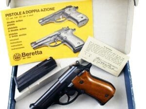 Pistolet Beretta Mod. 81 kaliber 7,65 mm, model z 1978 roku, perfekcyjny stan z oryginalnymi akcesoriami.