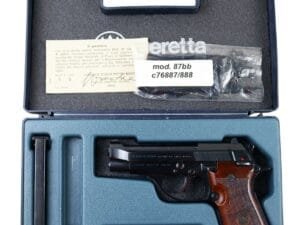 Pistolet Beretta Mod. 82BB kaliber 7,65 mm, model z 1984 roku, z dwoma zestawami okładzin i certyfikatem.