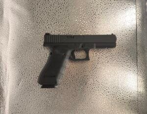Glock 17 Gen 4 z pudełkiem | 9x19 mm | Stan idealny z pudełkiem — zdjęcie 2 z 3