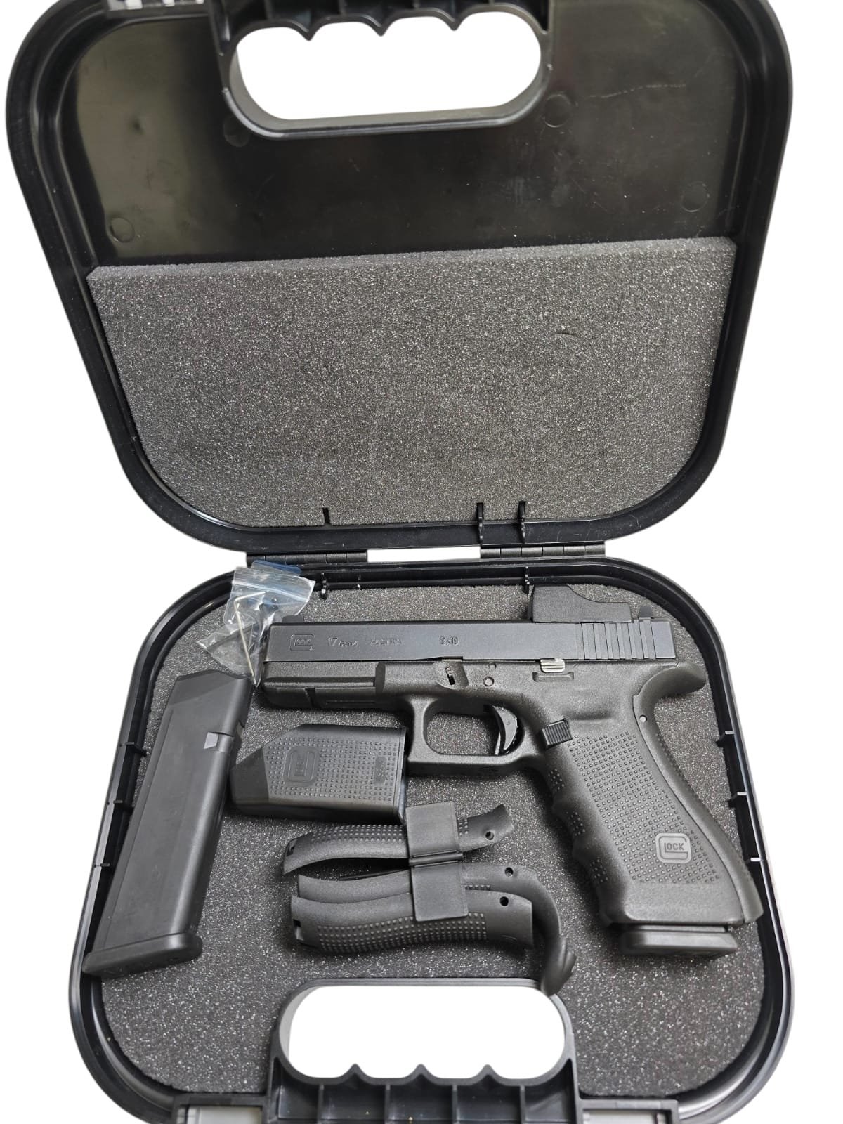 Glock 17 Gen 4 MOS, nowoczesny pistolet kaliber 9x19mm z kolimatorem Docter, bardzo dobry stan.