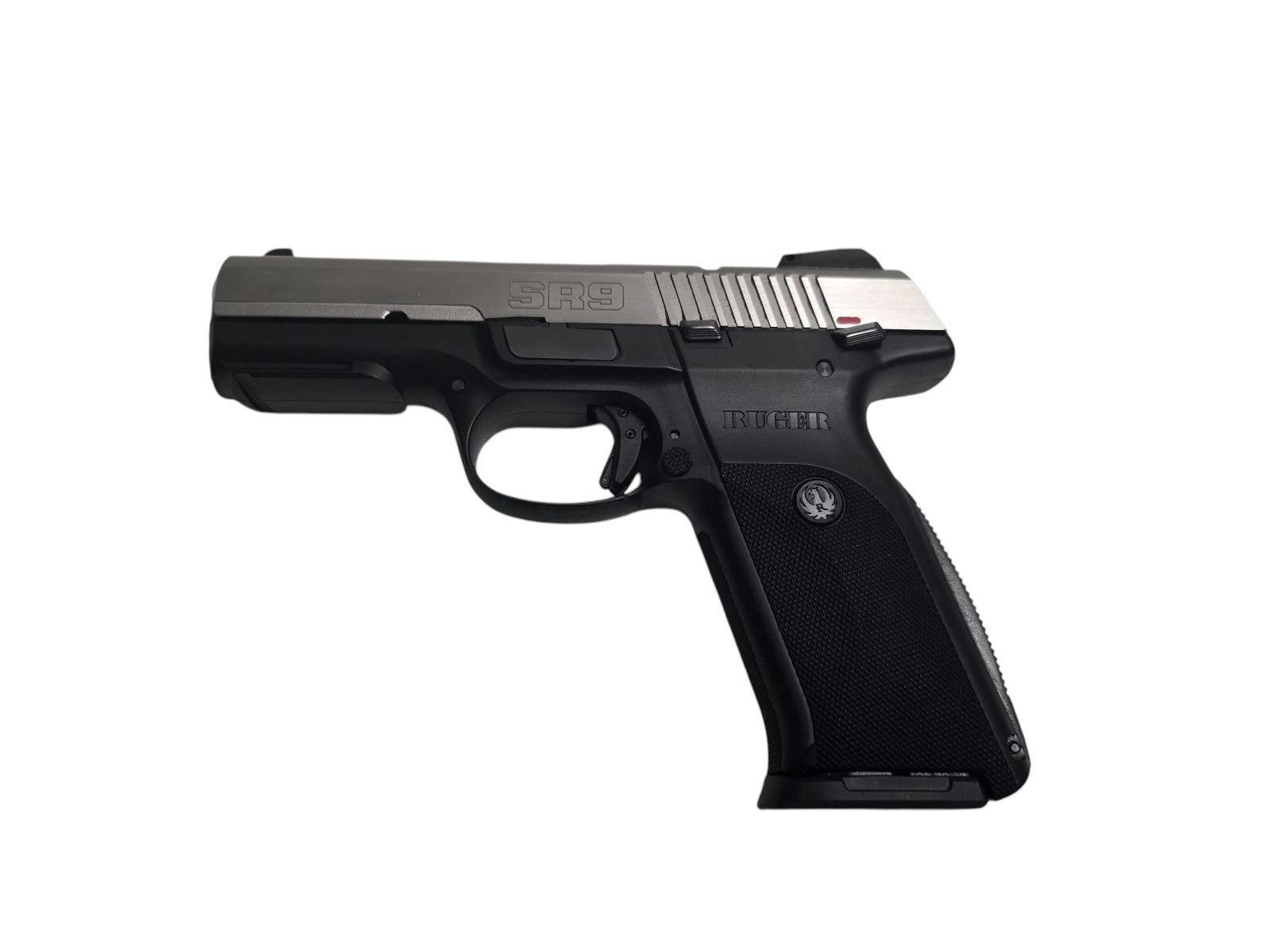 Ruger SR9, nowoczesny pistolet kaliber 9x19 mm, lekki i niezawodny, Made in USA.