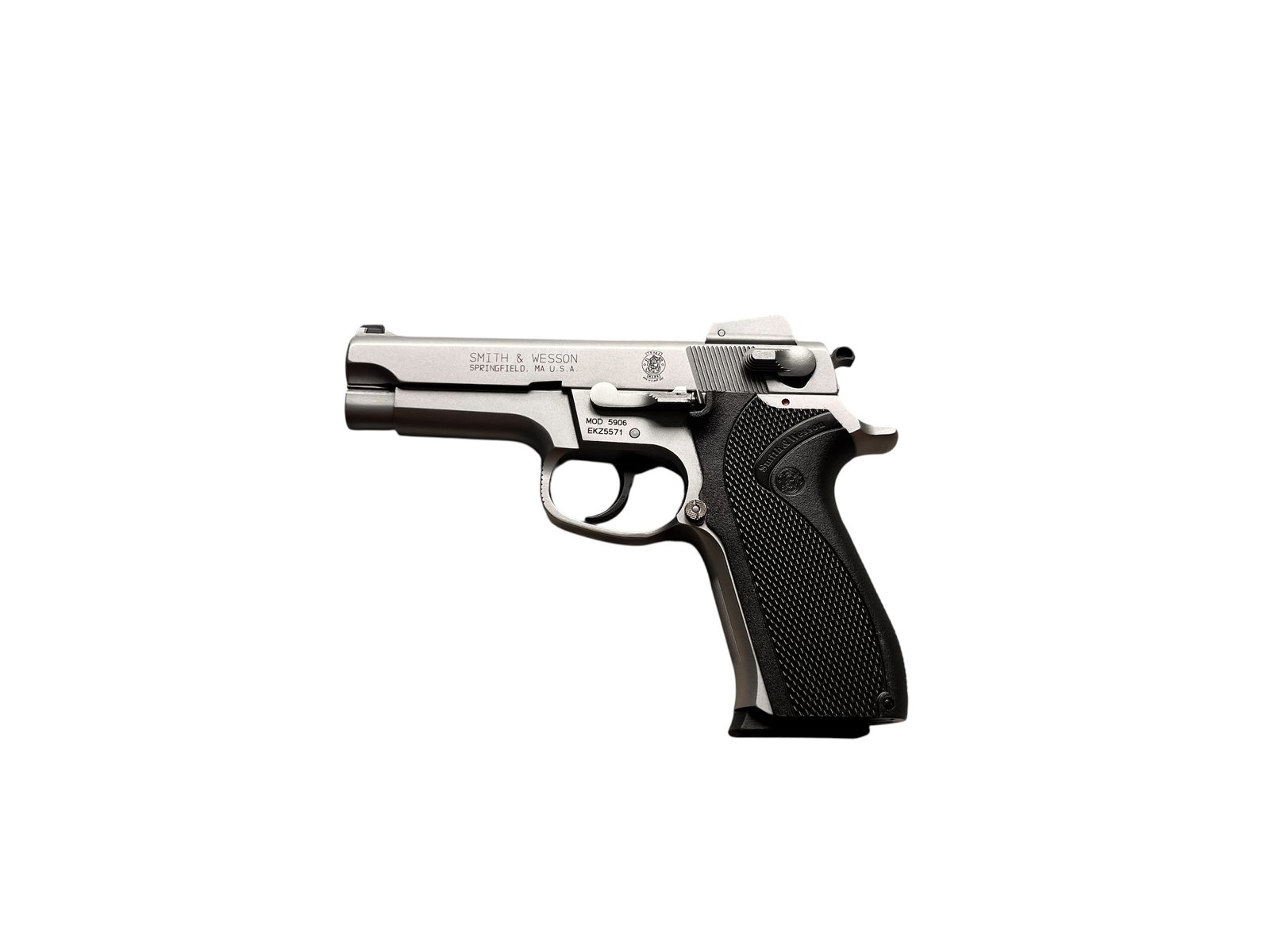 Pistolet Smith & Wesson 5906 9x19 mm w stanie bardzo dobrym