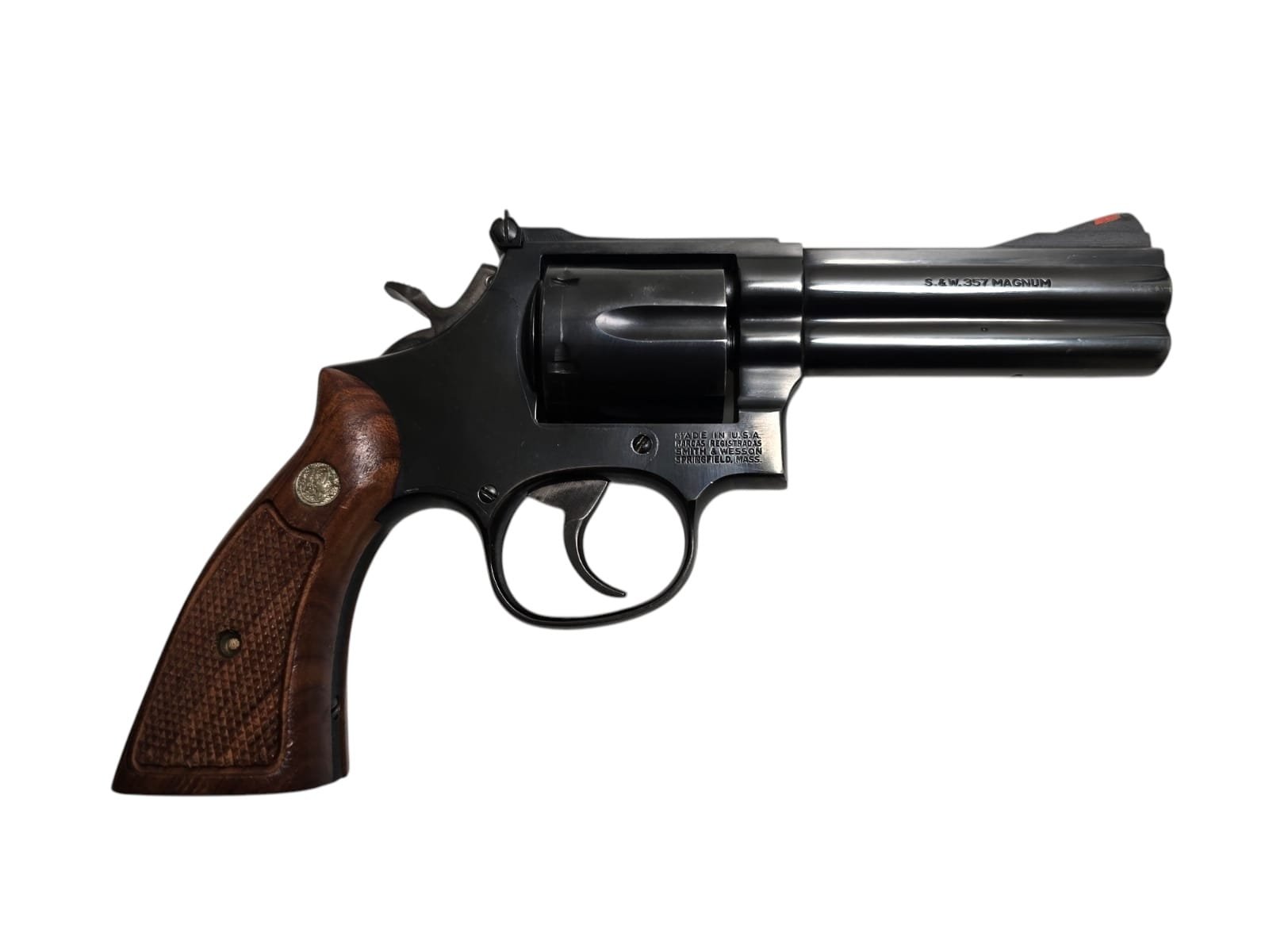 Smith & Wesson 586, klasyczny rewolwer kaliber .357 Magnum, bardzo dobry stan, drewniane okładziny.