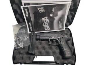 Pistolet SIG Sauer Mosquito Carbon Fiber, kaliber .22 LR, kompaktowa niemiecka konstrukcja.