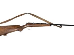 Karabin Anschutz kaliber .22 LR z osadą z orzecha włoskiego i pasem do noszenia​