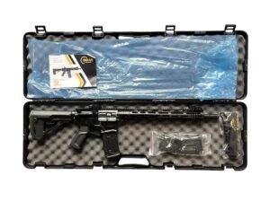 Nowy karabin AR-15 MKA 556-160S w walizce transportowej.