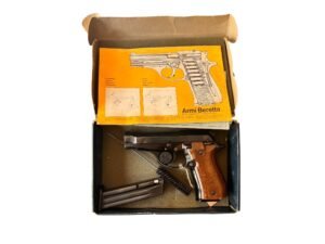 Pistolet Beretta 81 kaliber 7,65 Browning w fabrycznym pudełku z dodatkami.