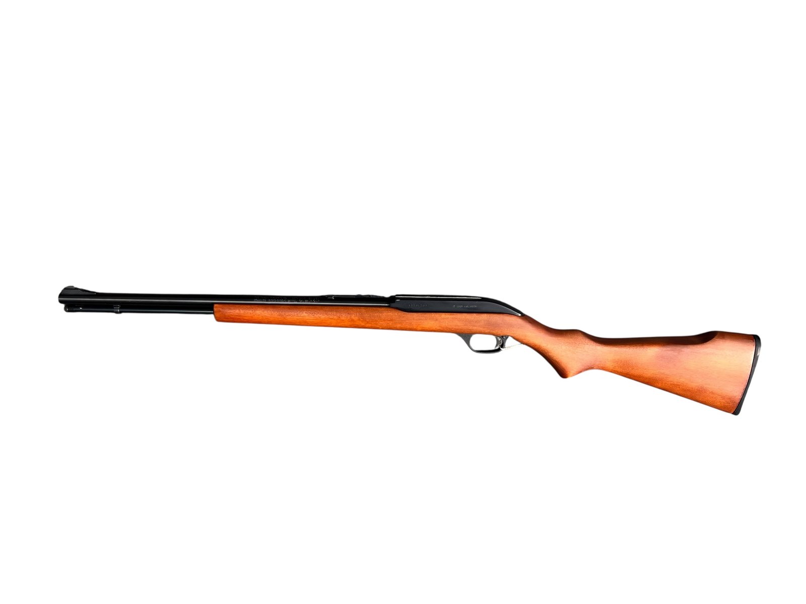 Karabin Marlin 60 w kalibrze .22 LR z klasyczną drewnianą osadą.