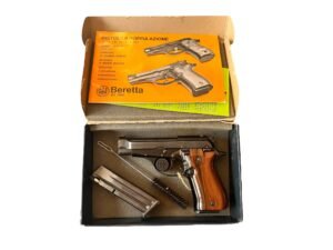 Pistolet Beretta 81 kaliber 7,65 Browning w fabrycznym pudełku z dodatkami.