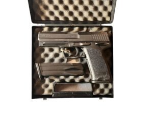 Pistolet Heckler & Koch USP w kalibrze .45 Auto.