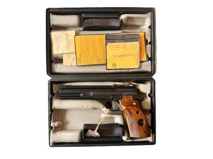 Pistolet tarczowy Beretta 76 kaliber .22 LR w oryginalnym pudełku.