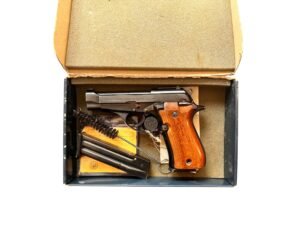 Pistolet Beretta 81 kaliber 7,65 Browning w fabrycznym pudełku z dodatkami.