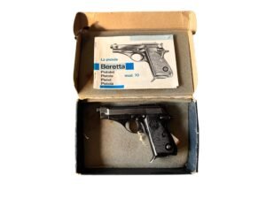 Pistolet Beretta 70 z 1973 roku, z oryginalnym pudełkiem.
