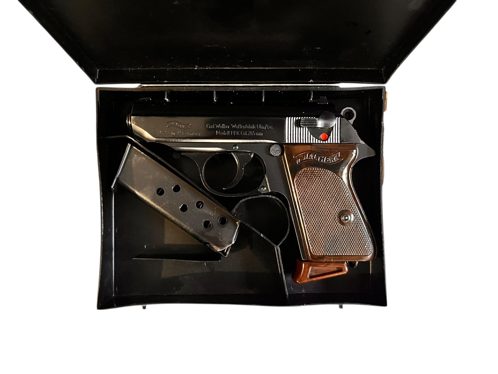 Pistolet Walther PPK z 1973 roku, w oryginalnym pudełku.