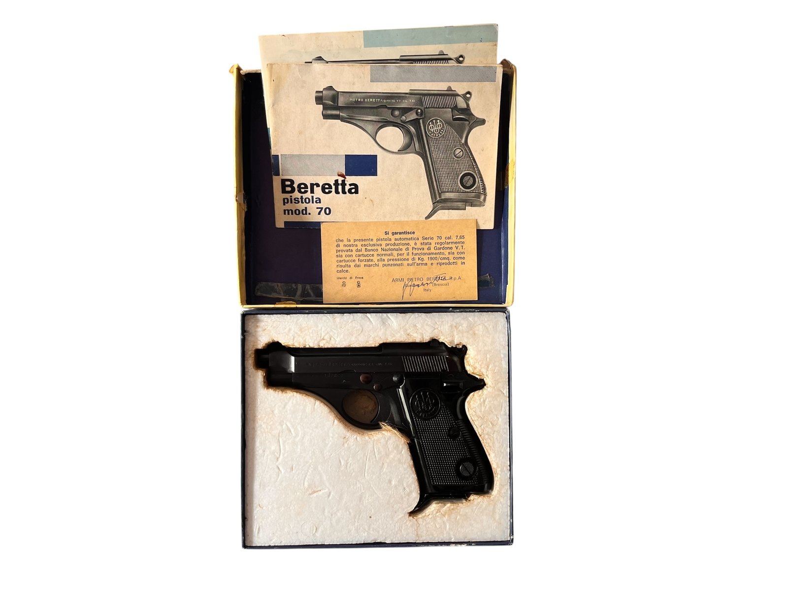 Pistolet Beretta 70 z 1964 roku, z oryginalnym pudełkiem.