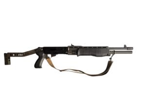 Strzelba bojowa Franchi SPAS-12 z charakterystycznym hakiem.