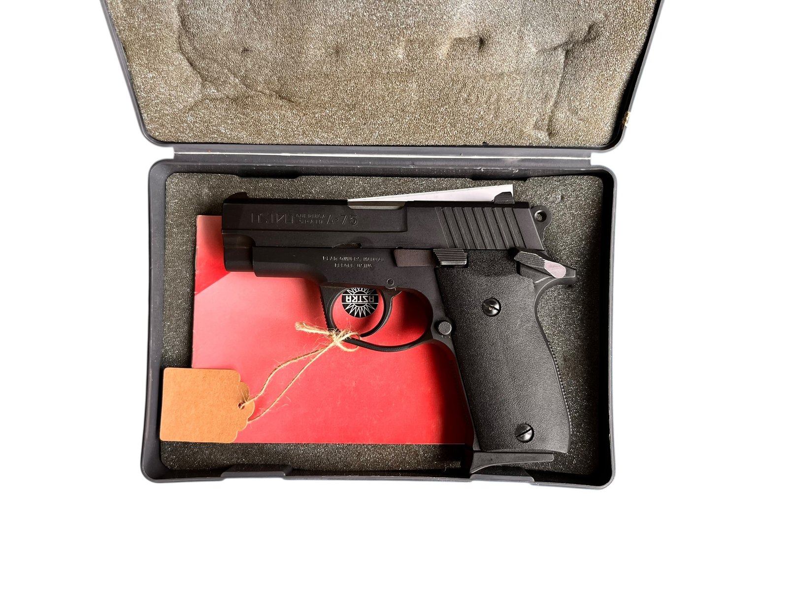 Używany hiszpański pistolet Astra A75 w kalibrze 9x19 mm.