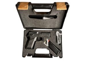 Używany pistolet CZ P-07 w kalibrze 9x19 mm z dodatkami.