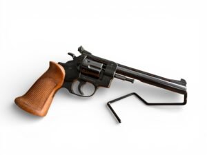 Używany rewolwer Arminius HW9 w kalibrze .22 LR z długą lufą.