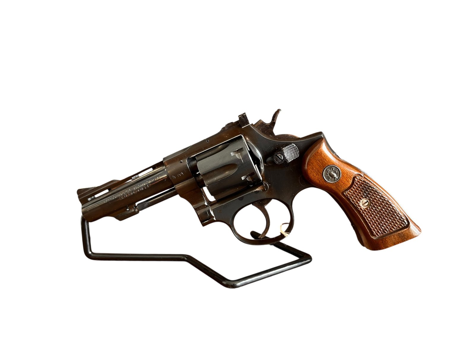 Używany rewolwer Llama w kalibrze .22 LR.