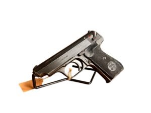 Używany niemiecki pistolet Sauer & Sohn 38H z okresu II Wojny Światowej.