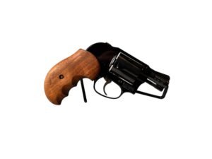 Ultralekki rewolwer Smith & Wesson 38 Airweight z 1972 roku.