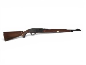 Karabin samopowtarzalny Remington Nylon 66 w kalibrze .22lr z charakterystyczną polimerową osadą.