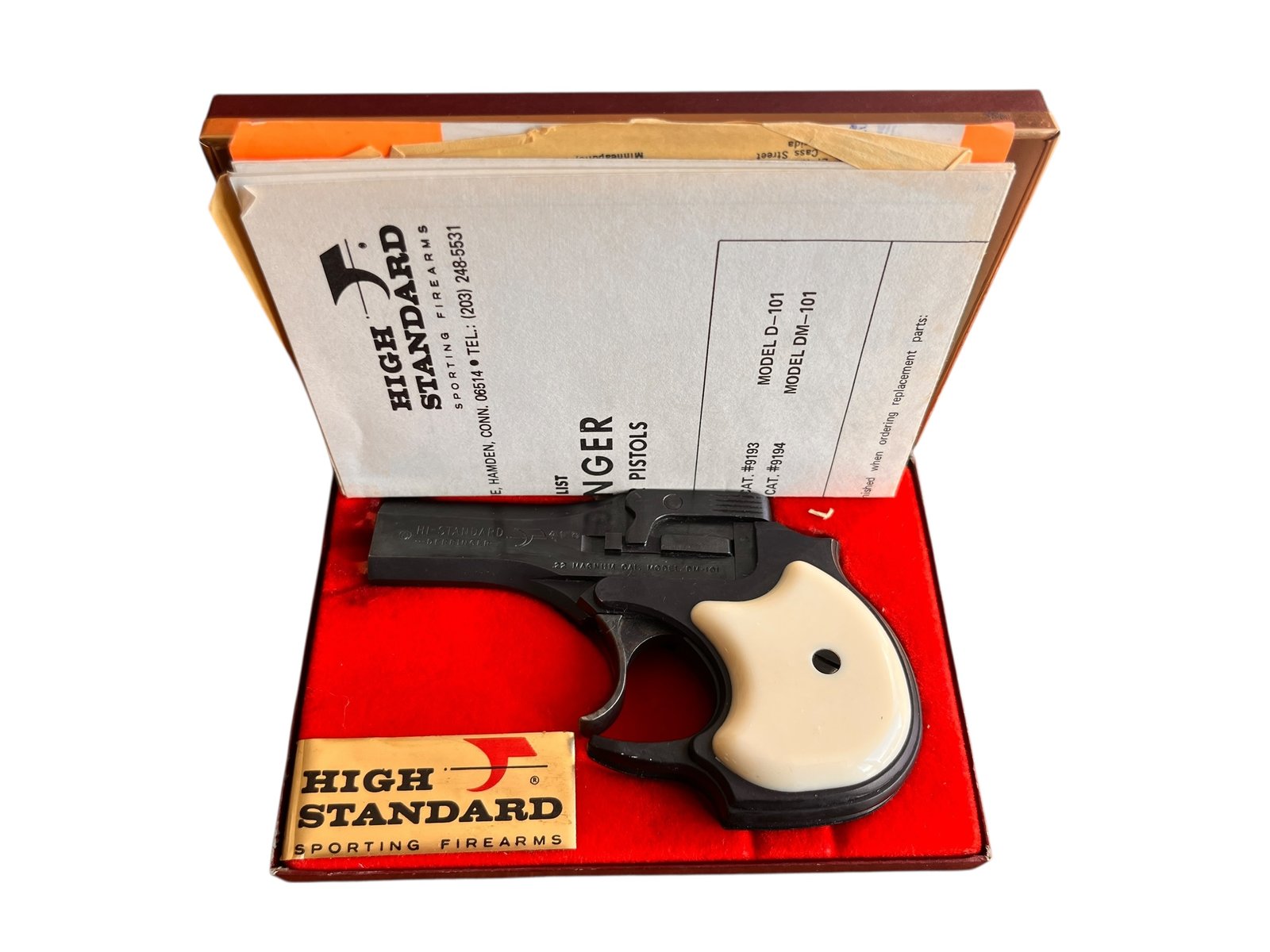 Klasyczny Derringer High Standard D-101 w kalibrze .22 Magnum.