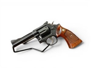 Klasyczny rewolwer Smith & Wesson 15-4 Combat Masterpiece w kalibrze .38 Special.