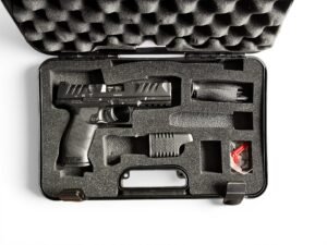 Nowoczesny pistolet Walther PDP kaliber 9x19mm w fabrycznym zestawie.
