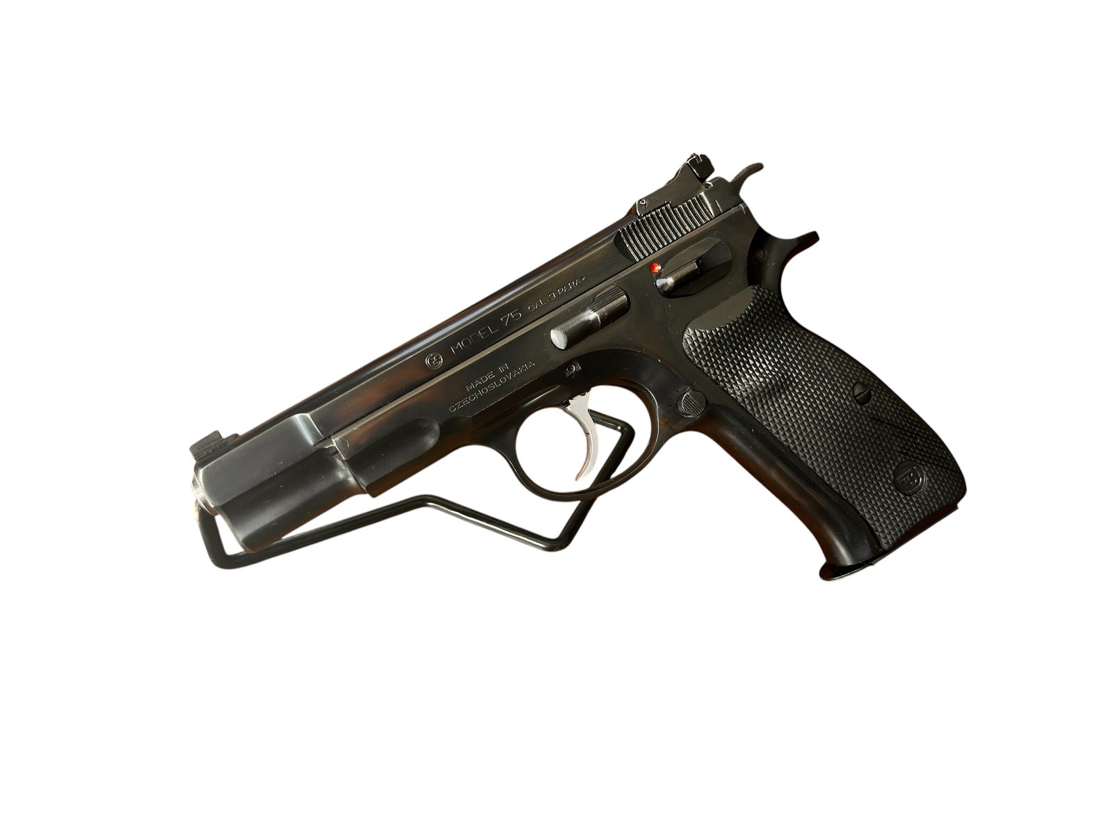 Pistolet CZ 75 Czechosłowacka, wyprodukowany w 1992 roku, w kalibrze 9x19 mm.