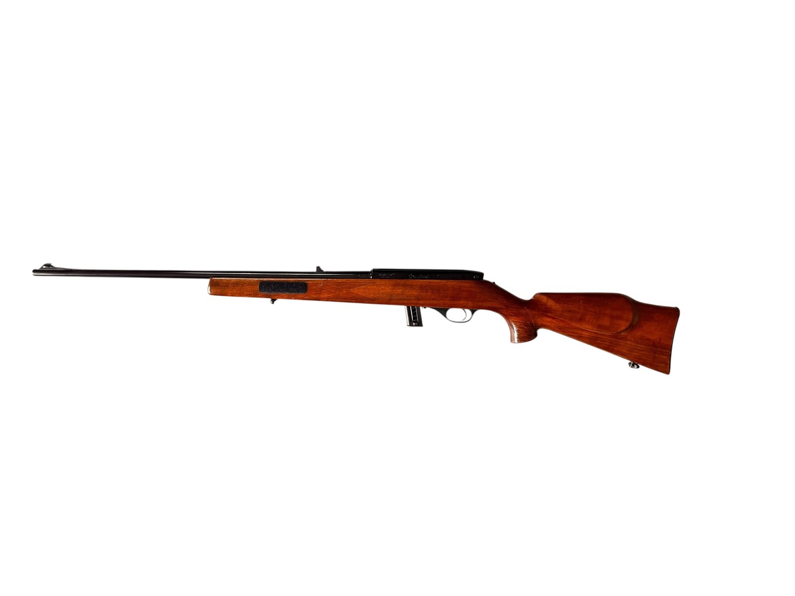 Luksusowy karabin samopowtarzalny Beretta Weatherby Mark XXII w kalibrze .22lr z wysokiej klasy orzechową osadą.