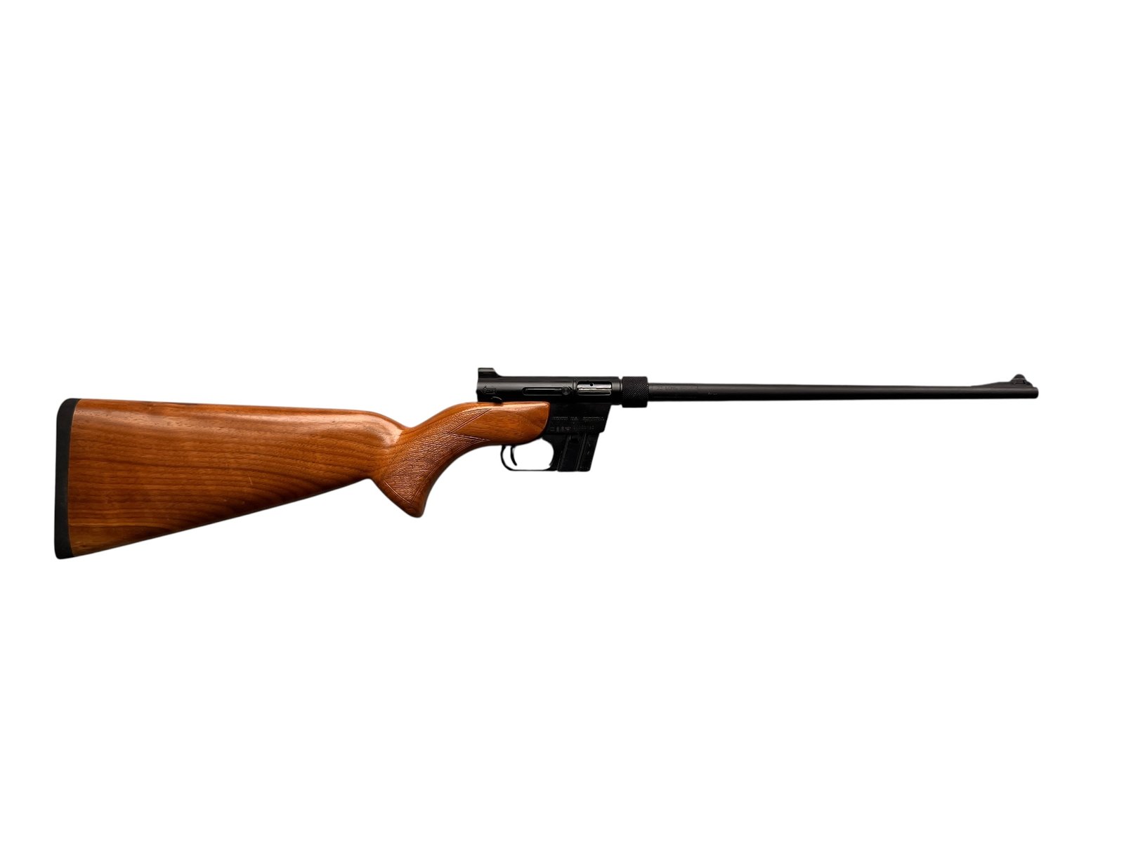 Kompaktowy karabin survivalowy Henry U.S. Survival AR-7 w kalibrze .22lr, pokazany w formie złożonej (w kolbie) i rozłożonej.