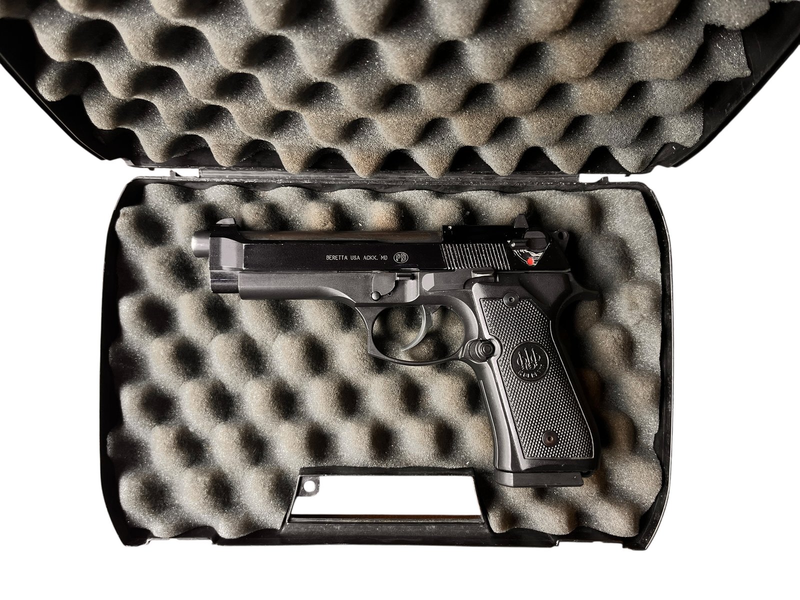 Pistolet samopowtarzalny Beretta 92 FS .22lr, treningowa wersja legendarnego pistoletu wojskowego M9.