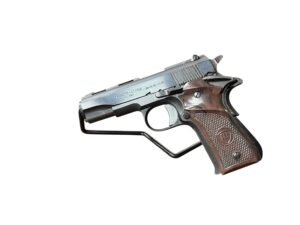 Pistolet samopowtarzalny Llama w kalibrze 7,65mm Browning, o wyglądzie inspirowanym konstrukcją Colta 1911.