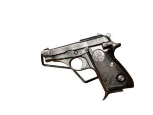 Klasyczny pistolet samopowtarzalny Beretta 70 w kalibrze 7,65mm Browning, znany jako broń Mossadu.