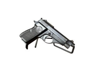 Klasyczny pistolet samopowtarzalny Beretta 70 w kalibrze 7,65mm Browning, noszący ślady normalnego użytkowania.