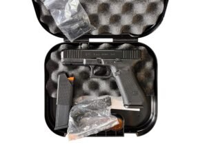 Pistolet samopowtarzalny Glock 17 Gen 5 FS MOS w kalibrze 9x19 mm z wycięciem w zamku pod montaż kolimatora.