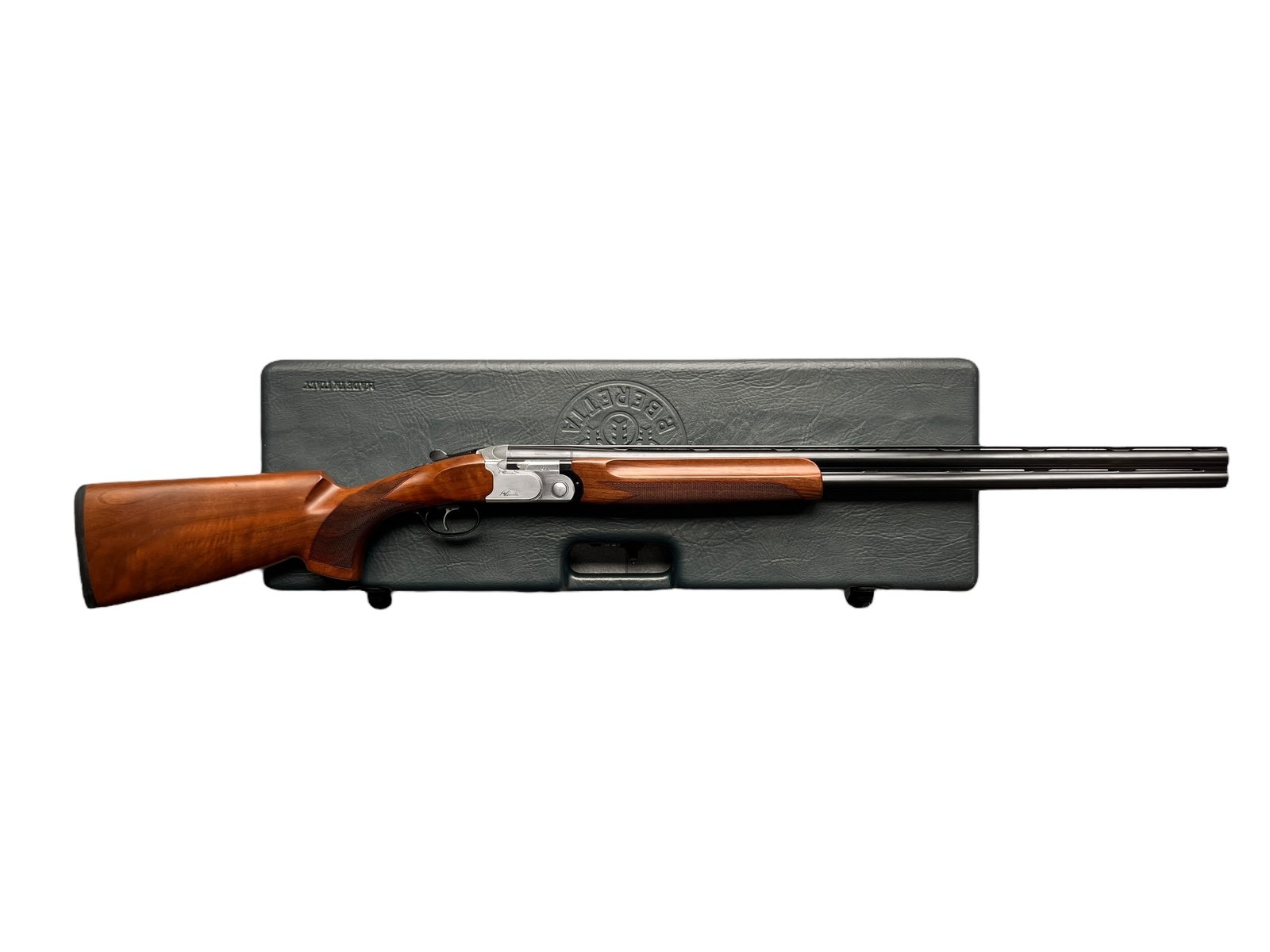 Sportowa strzelba gładkolufowa bock Beretta 682 Trap w kalibrze 12/70 z drewnianą osadą.