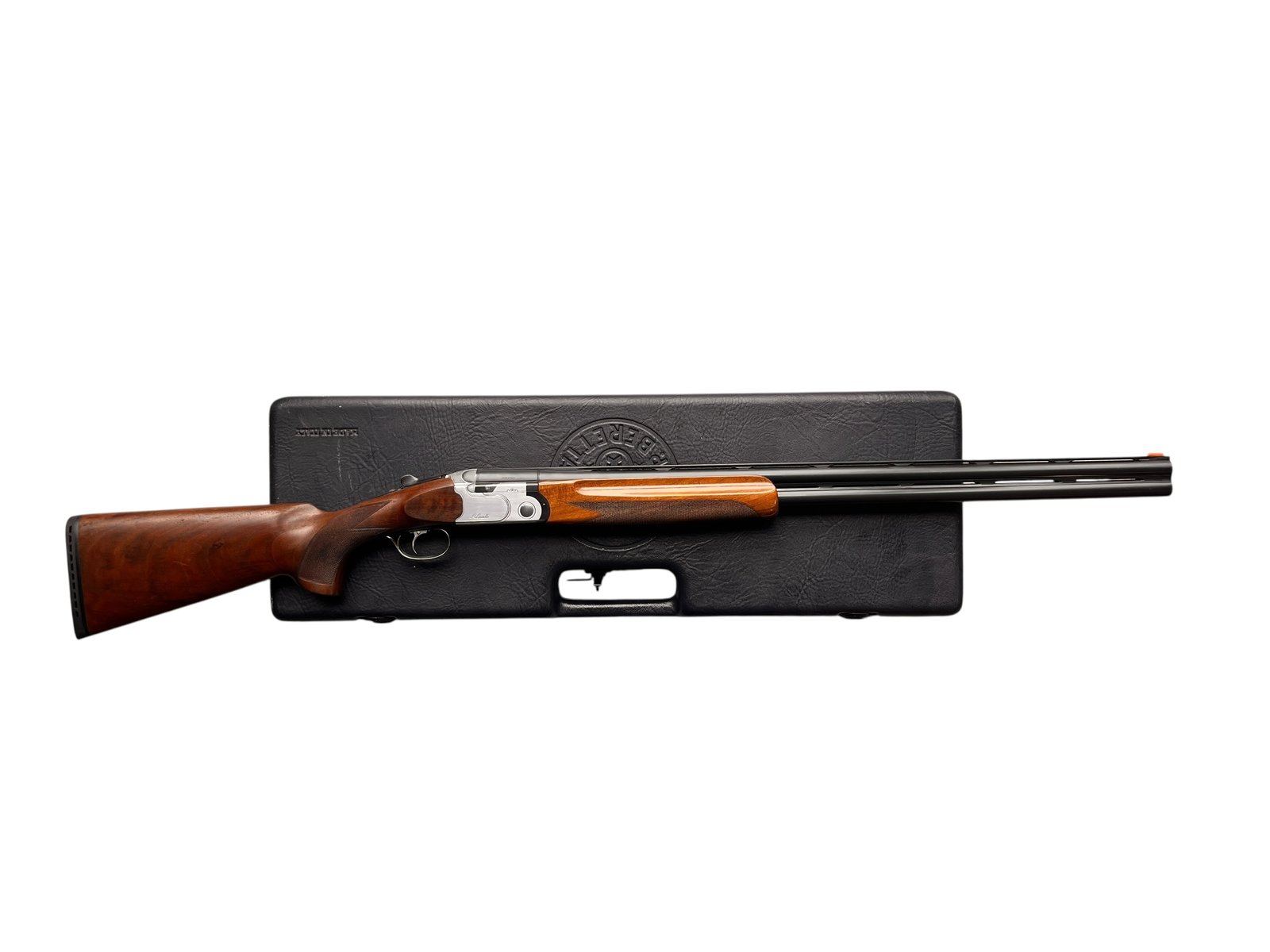 Sportowa strzelba gładkolufowa bock Beretta 682 Trap w kalibrze 12/70 z drewnianą osadą.