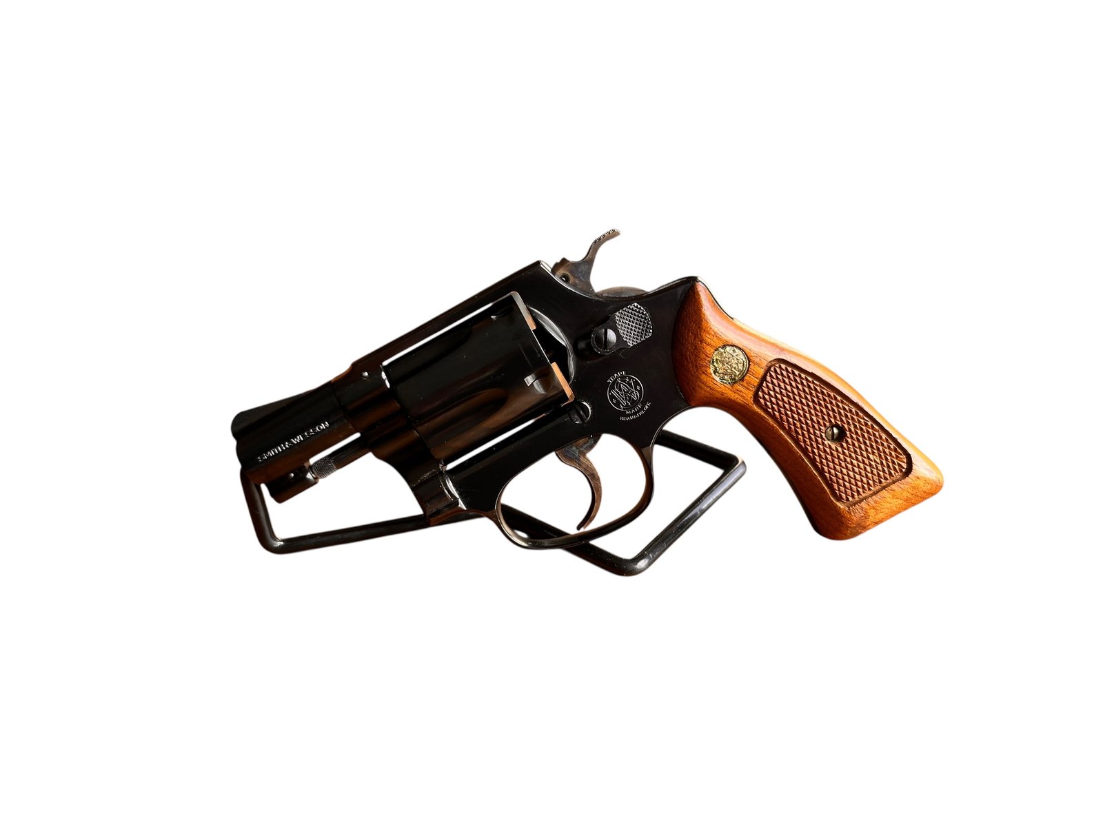 Klasyczny amerykański rewolwer Smith & Wesson Model 36 Chief's Special z lufą 2 cale, oksydowany.