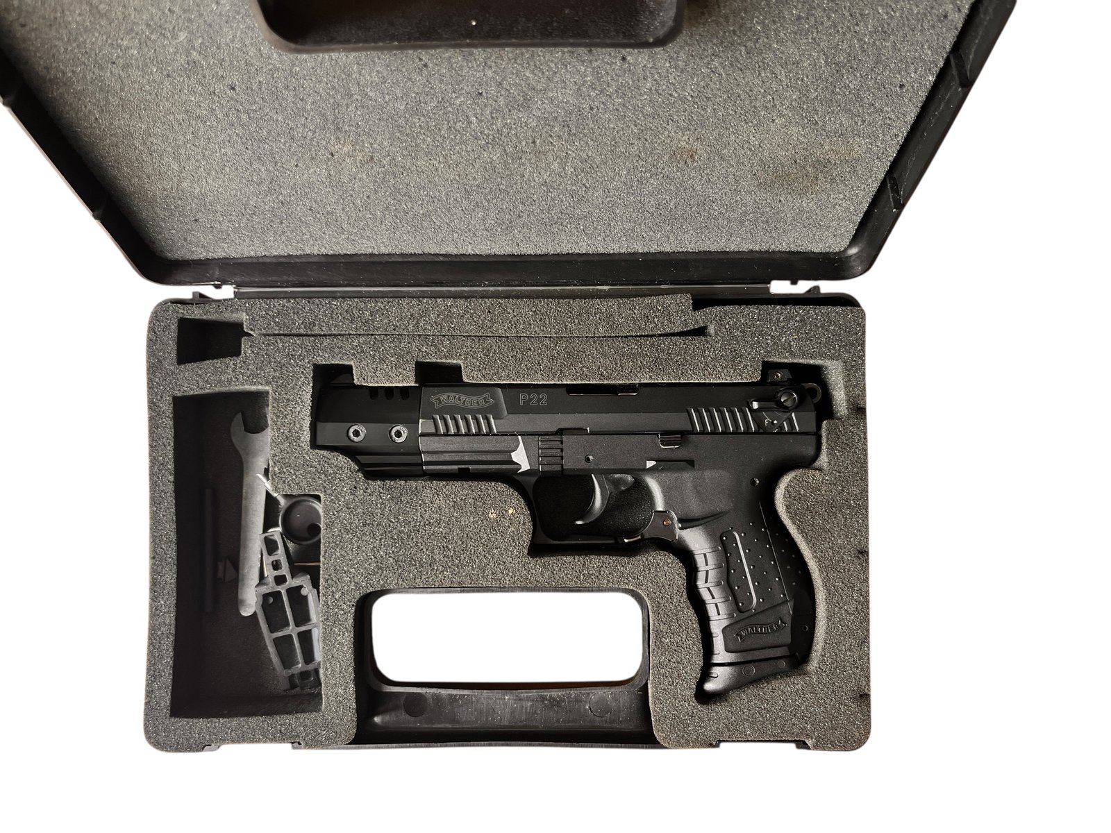 Pistolet samopowtarzalny Walther P22 Target w kalibrze .22lr z charakterystyczną długą lufą i obciążnikiem.