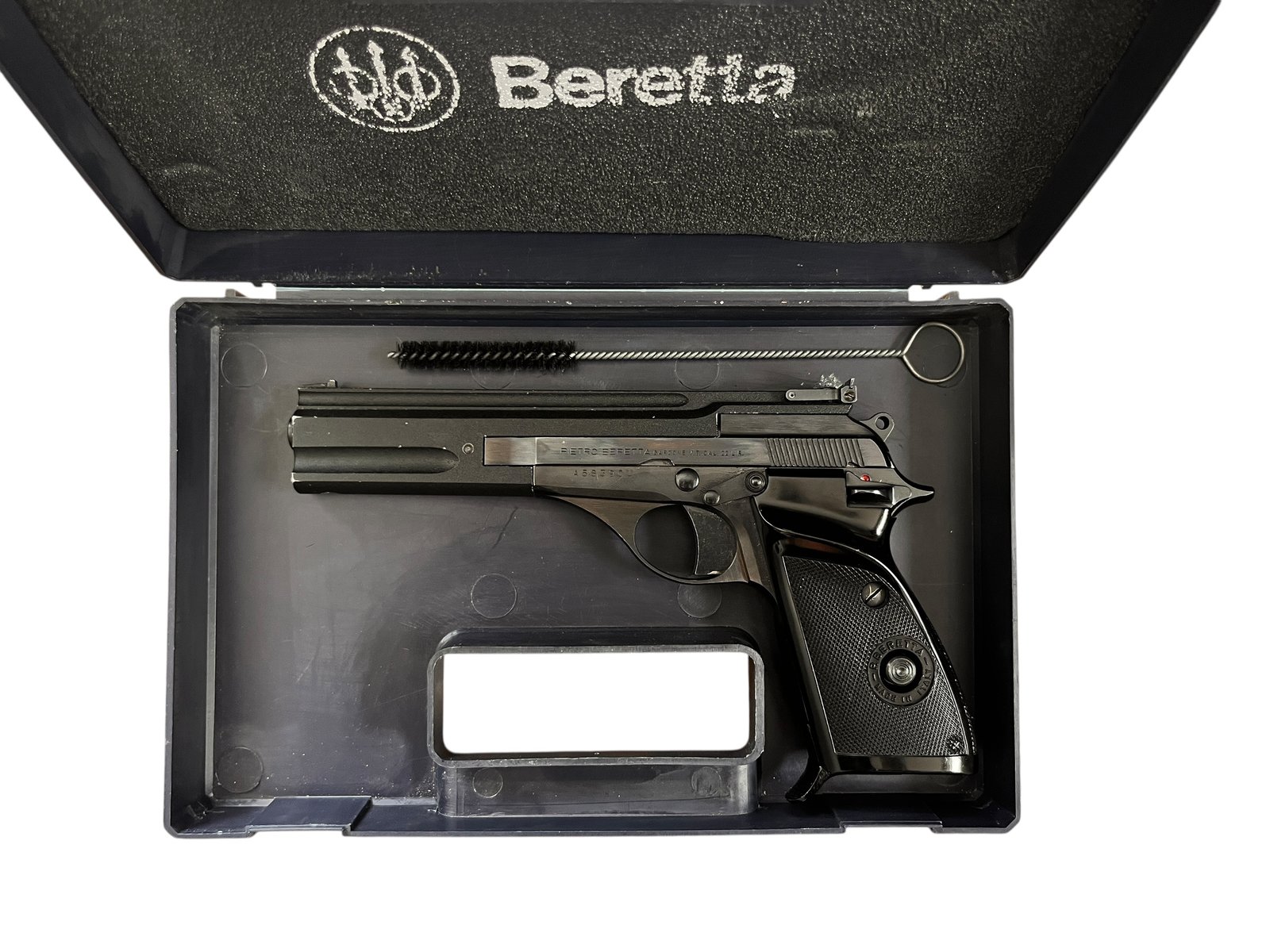 Klasyczny pistolet sportowy Beretta 76 w kalibrze .22lr z długą, 6-calową lufą i drewnianymi okładzinami.