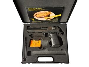 Potężny pistolet samopowtarzalny IMI Desert Eagle w kalibrze .357 Magnum, ikona popkultury.